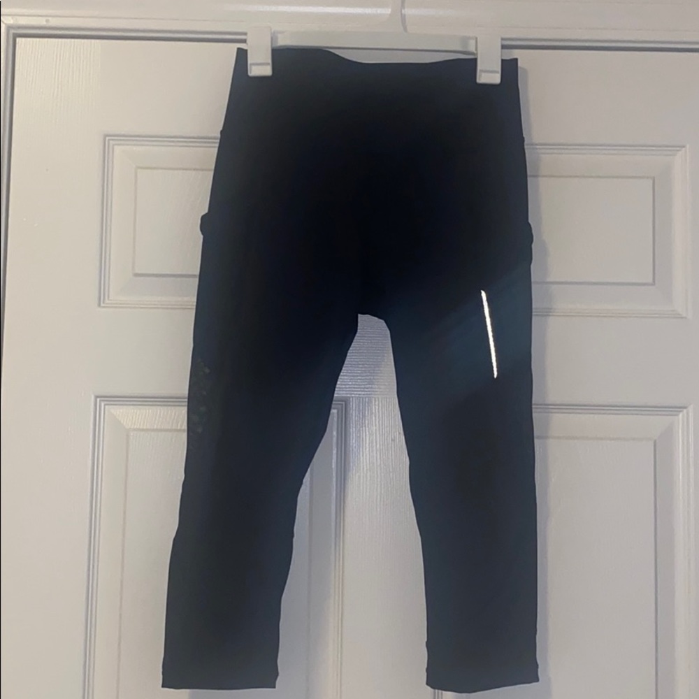 Lululemon high wasted black leggings w/ pockets